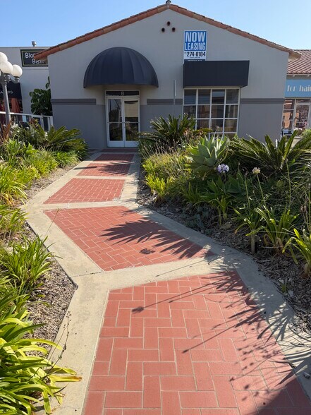 More Photos Of 1190-1198 Pacific Coast Hwy, Seal Beach Freestanding For Lease