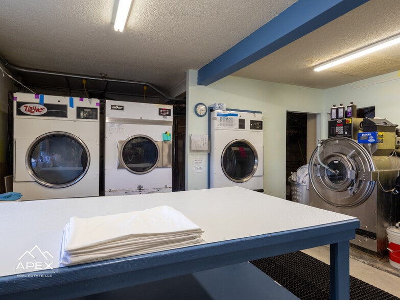 More Photos Of 339 Wasatch Rd, Evanston Hotel For Sale