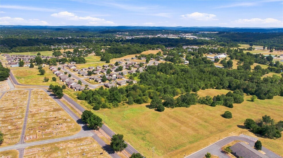 More Photos Of 0 W Fox St, Tahlequah Land For Sale