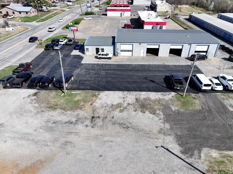 More Photos Of 1001 E Will Rogers Blvd, Claremore Auto Repair For Lease