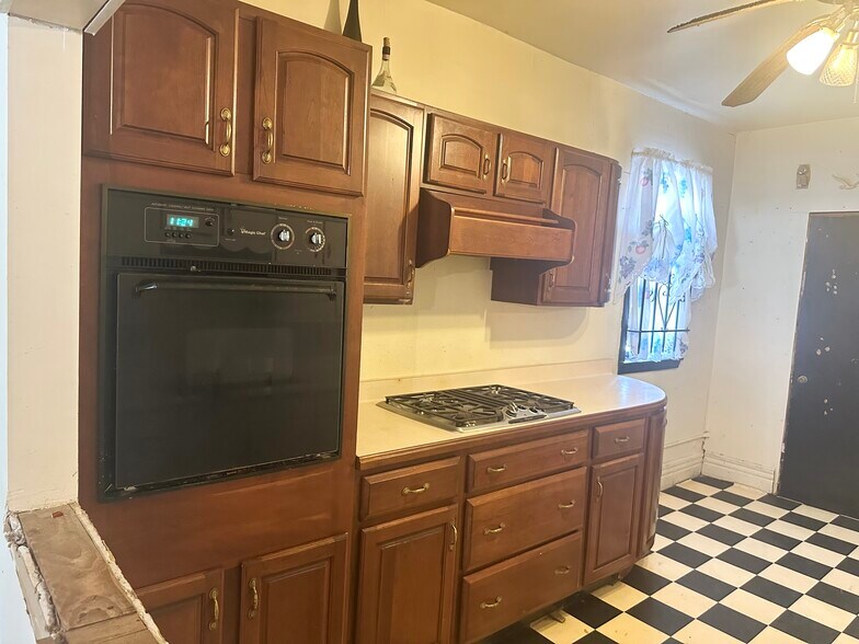 More Photos Of 1677 Main St, Buffalo General Retail For Sale