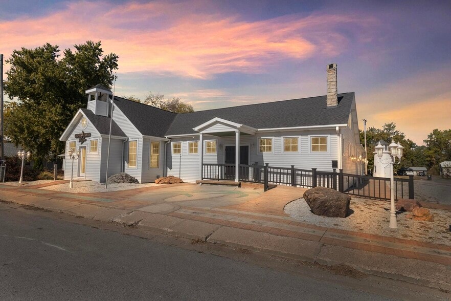 More Photos Of 109 E B St, Cedar Creek Freestanding For Sale