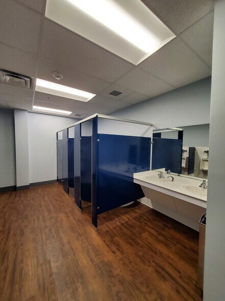 More Photos Of 400 Corporate Dr, Stafford Office For Sale
