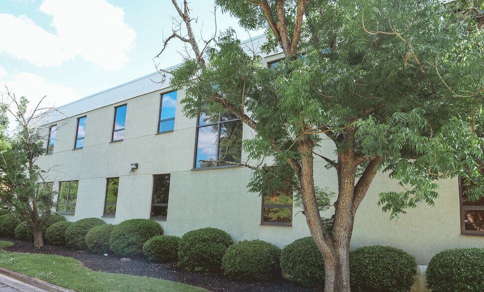 More Photos Of 2303 Dawson Rd, Albany Office For Lease