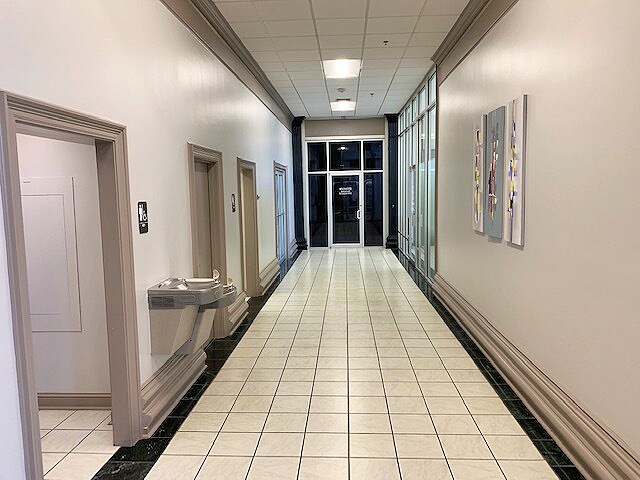 More Photos Of 851 S I-65 Service Rd, Mobile Office For Lease