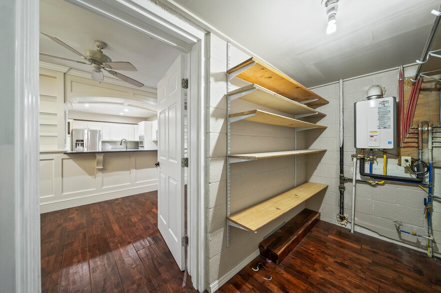 More Photos Of 4702 E 11th St, Tulsa Freestanding For Lease