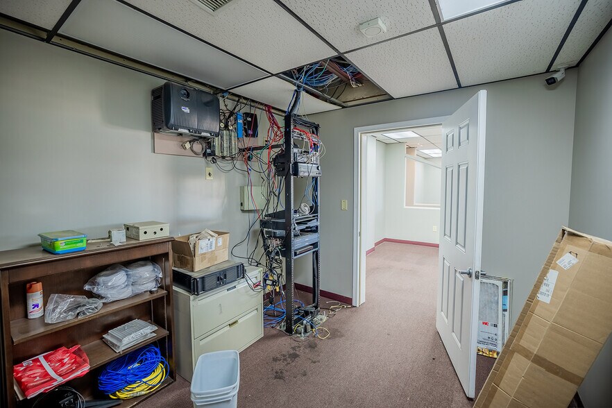 More Photos Of 11209 W Kellogg, Wichita Auto Dealership For Sale