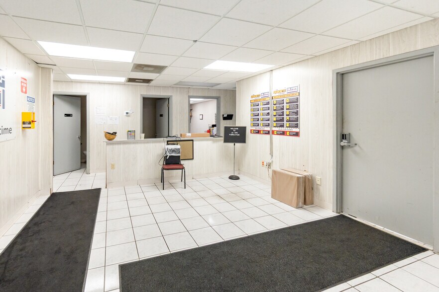 More Photos Of 204 5th St, Orlando Industrial For Sale