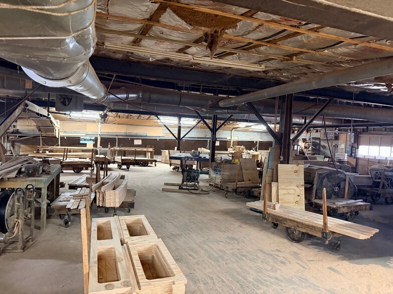 More Photos Of 2570 Needmore Rd, Woodleaf Warehouse For Sale