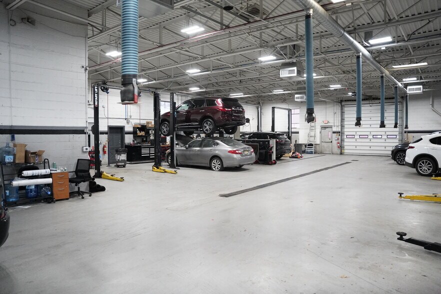 More Photos Of 60 Rockwood Pl, Englewood Auto Dealership For Lease