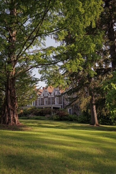 More Photos Of 3805 Main St, Stone Ridge Hotel For Sale