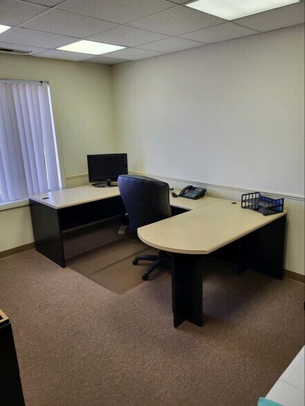 More Photos Of 7445 University Ave, Des Moines Medical For Sale