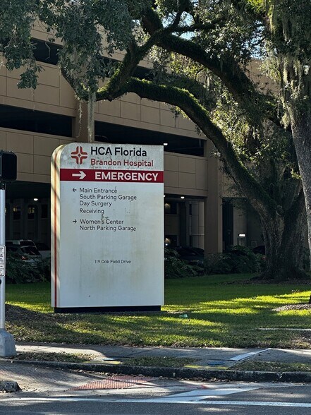 More Photos Of 401 S Parsons Ave, Brandon Unknown For Lease