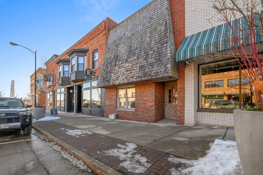 More Photos Of 321 Main Ave, De Pere Storefront Retail Office For Sale