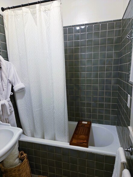 More Photos Of 219 Redondo Ave, Long Beach Apartments For Sale