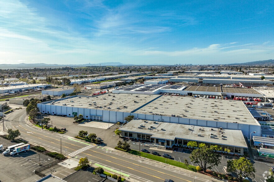 More Photos Of 2009-2021 Farallon Dr, San Leandro Warehouse For Lease