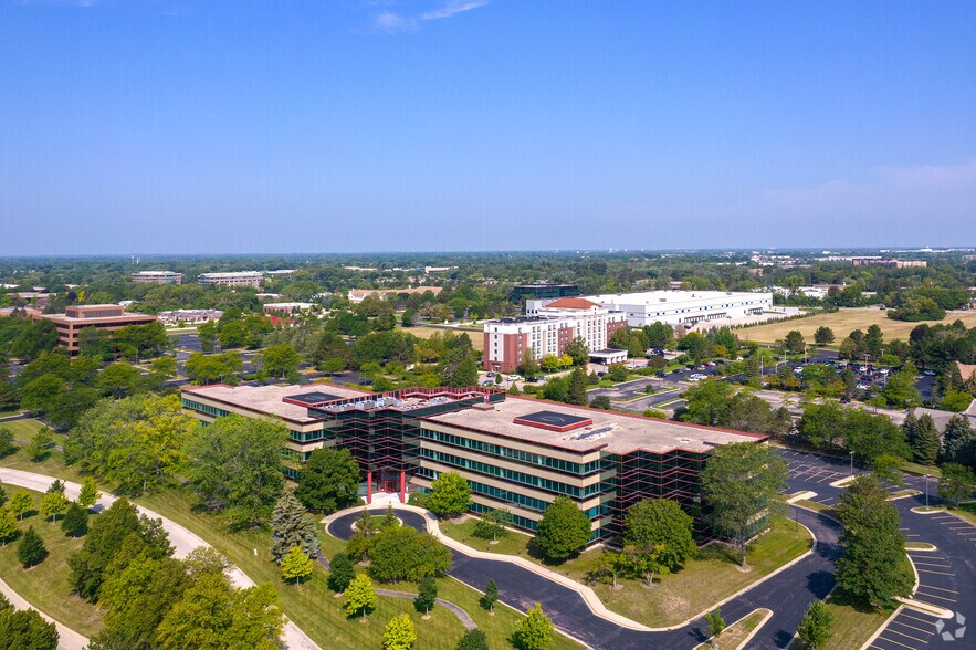 More Photos Of 1 Overlook Pt, Lincolnshire Unknown For Lease