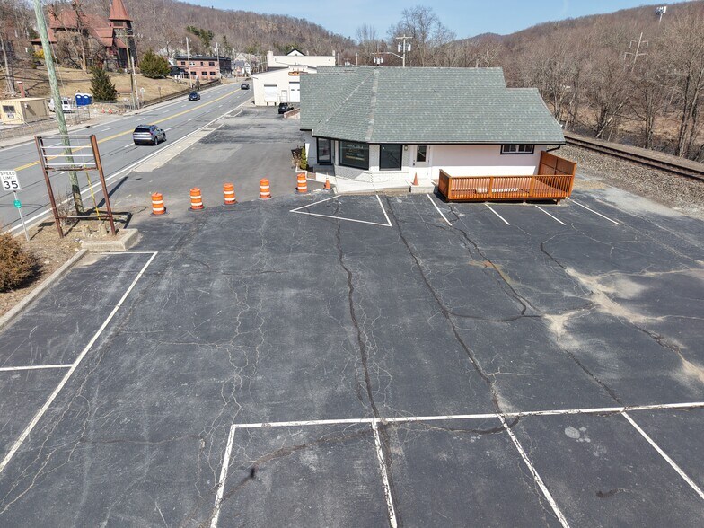 More Photos Of 192 Ny-17, Tuxedo Park Restaurant For Lease
