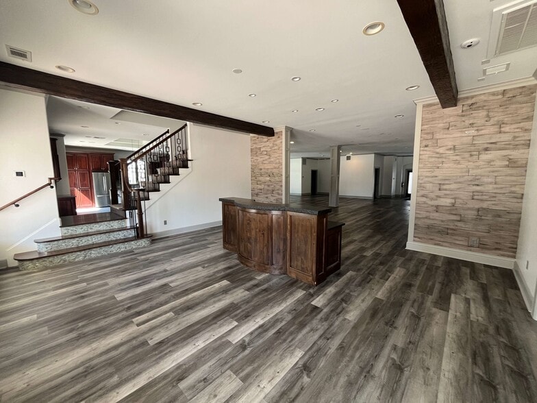 More Photos Of 1715 Northpark Dr, Kingwood Storefront For Lease