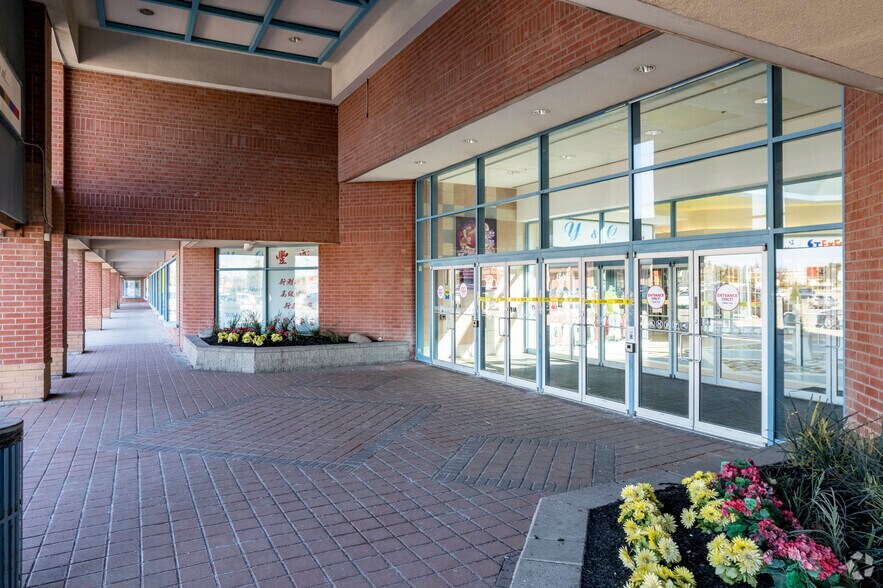 More Photos Of 3255 Hwy 7 E, Markham Storefront For Sale