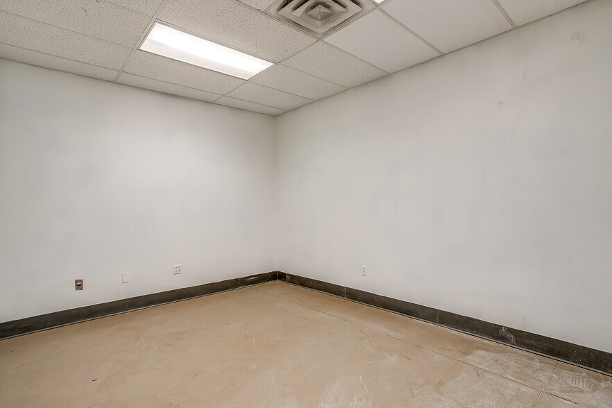 More Photos Of 541 N Main St, Fort Worth Light Manufacturing For Lease