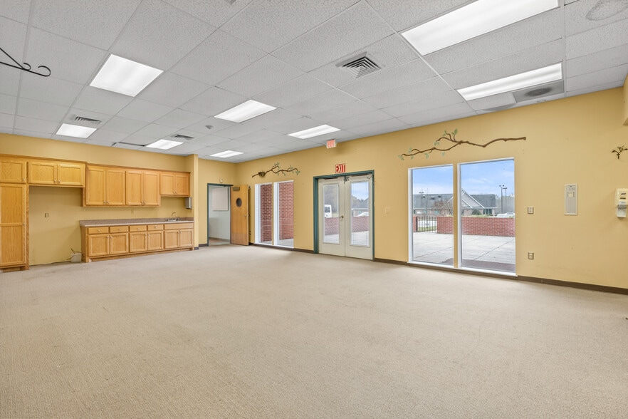 More Photos Of 512 Professional Park Rd, Clinton Medical For Sale