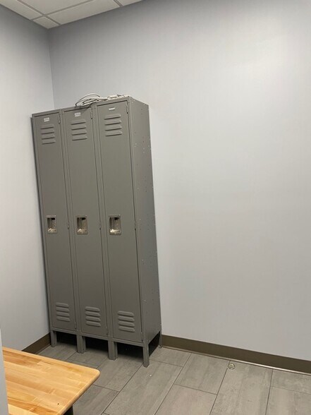 More Photos Of 3852 Dulles South Ct, Chantilly Warehouse For Lease