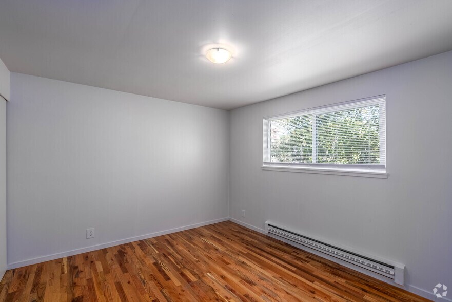 More Photos Of 512 5th Ave W, Seattle Apartments For Sale