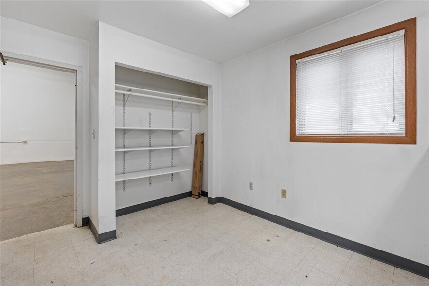 More Photos Of 980 Deere St, Fairbanks Warehouse For Sale