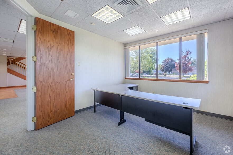 More Photos Of 839 Marshall Phelps Rd, Windsor Loft Creative Space For Sale