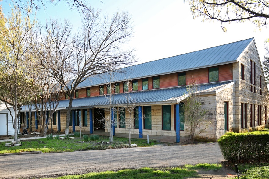 More Photos Of 2400 Empire Central, Dallas Medical For Lease