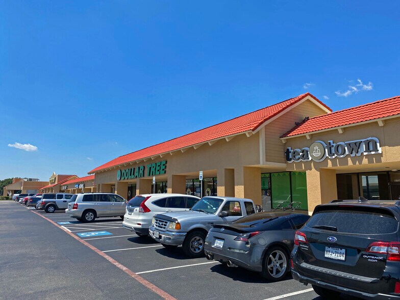 More Photos Of 2709-2815 W 15th St, Plano Unknown For Lease