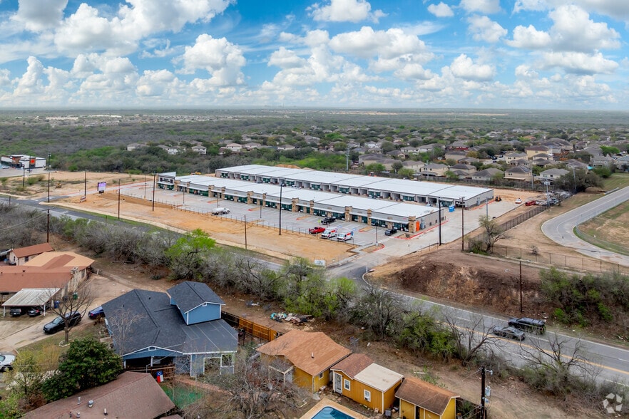 More Photos Of 3822 SE Military Dr, San Antonio Unknown For Lease