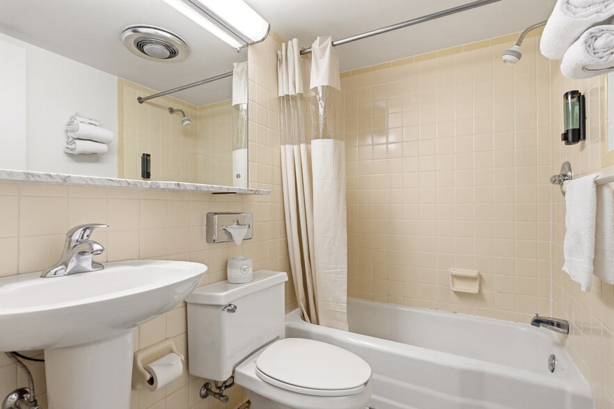 More Photos Of 6920 Motor Inn Dr, Huntingdon Hotel For Sale