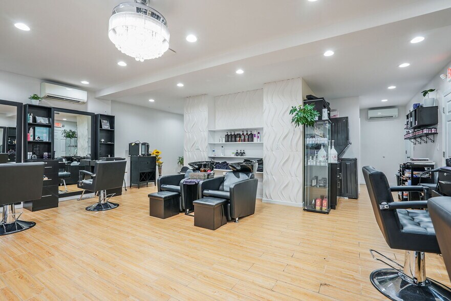 More Photos Of 1000 Stewart Ave, Bethpage Storefront Retail Residential For Sale