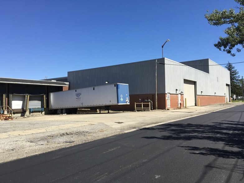 More Photos Of 1400 Front St, Warren Warehouse For Lease