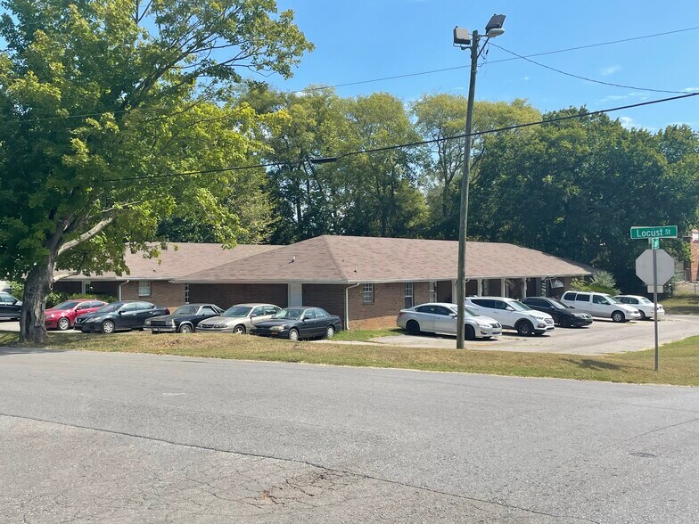 More Photos Of 211 Chapel St, Clarksville Apartments For Sale