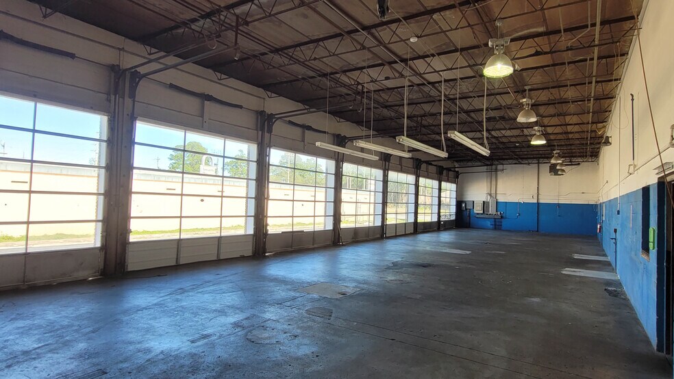 More Photos Of 4052 University Blvd S, Jacksonville General Retail For Sale