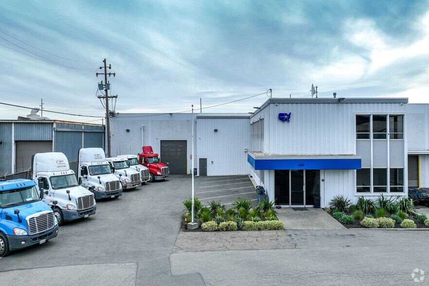 More Photos Of 4450 Tidewater Ave, Oakland Warehouse For Lease