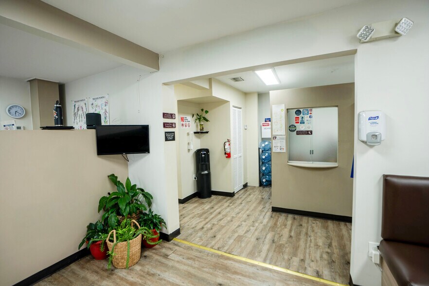 More Photos Of 980 NE 126th St, North Miami Medical For Lease