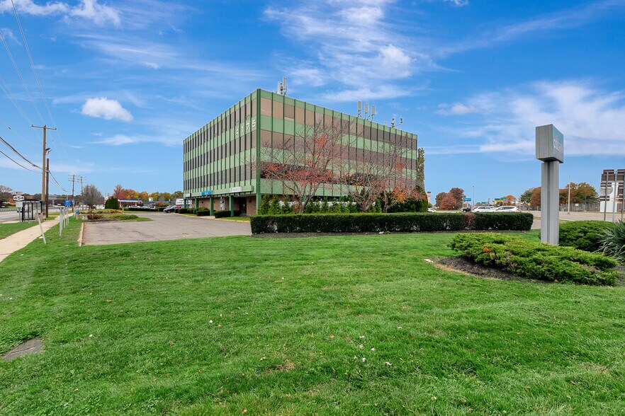 More Photos Of 4175 Veterans Memorial Hwy, Ronkonkoma Office Residential For Lease