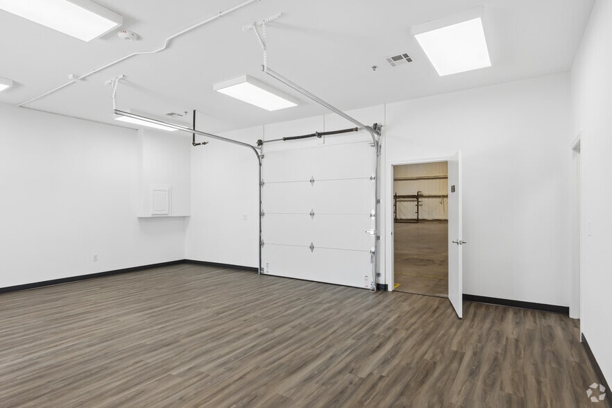 More Photos Of 1716 Shady Oaks Dr, Denton Warehouse For Lease