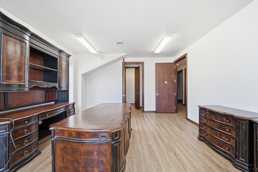 More Photos Of 370690 E Old Highway 64, Cleveland Office For Sale