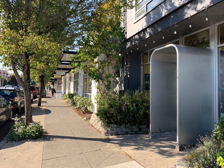 More Photos Of 2725-2729 NE Broadway St, Portland Storefront For Lease