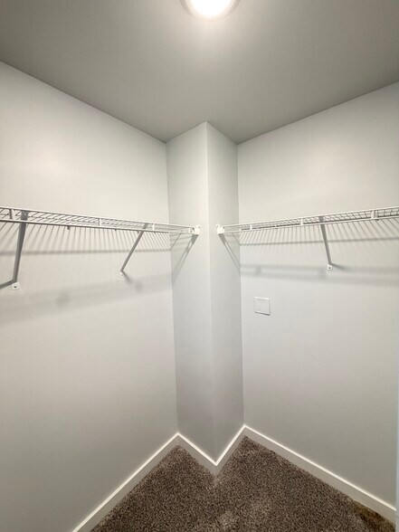 More Photos Of 422 Falls Pt SW, Madison Flex For Sale
