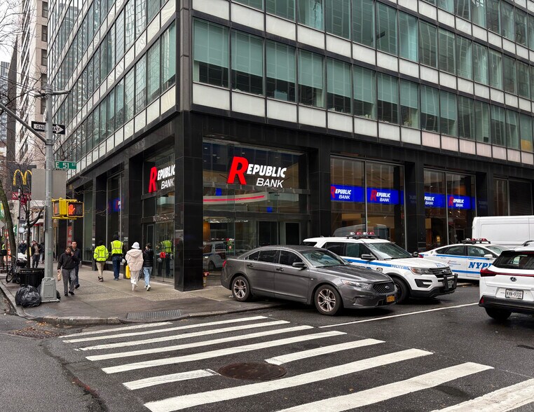 More Photos Of 830 Third Ave, New York Office For Lease