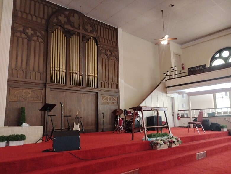 More Photos Of 906 Elm St, Coffeyville Religious Facility For Sale