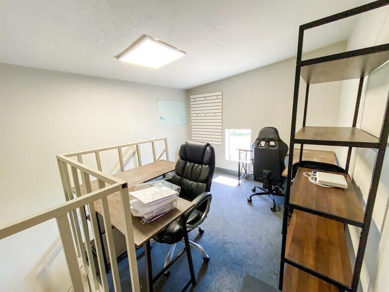 More Photos Of 916 S Locust St, Denton Warehouse For Lease