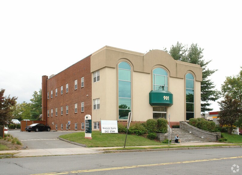 More Photos Of 901 Farmington Ave, West Hartford Medical For Lease