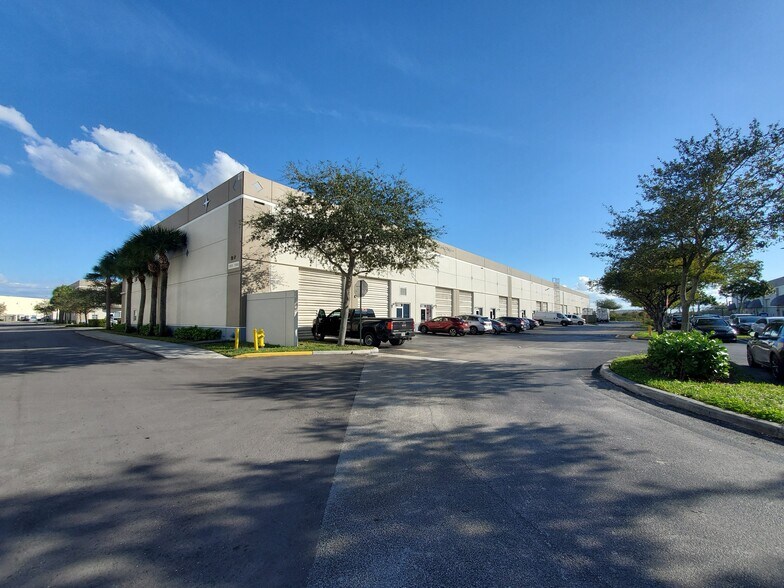 More Photos Of 12062-12090 Miramar Pky, Miramar Light Distribution For Lease